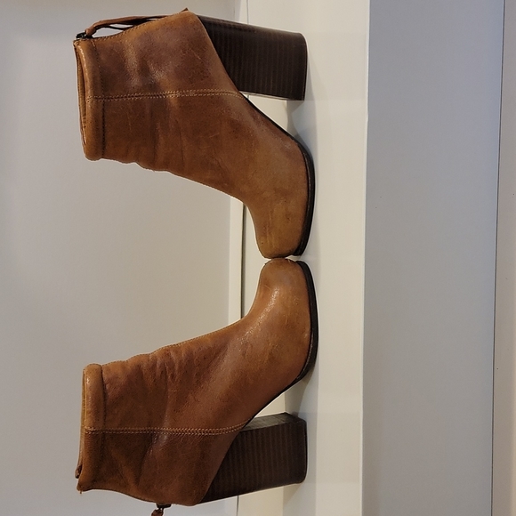 Jeffrey Campbell Rumble - Picture 6 of 8